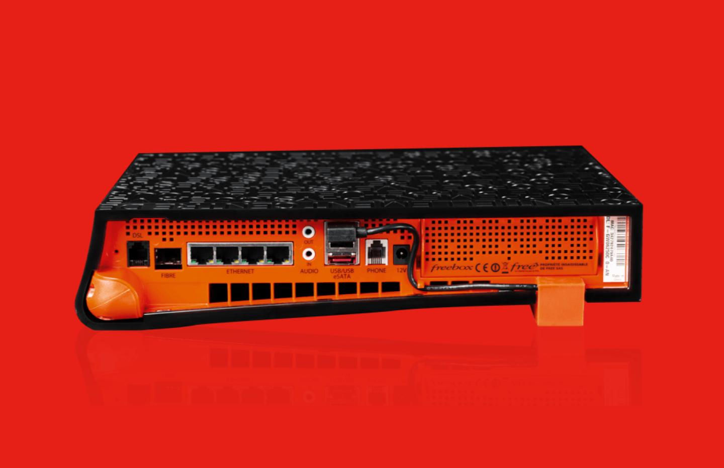 Arrière de la Freebox Révolution Light